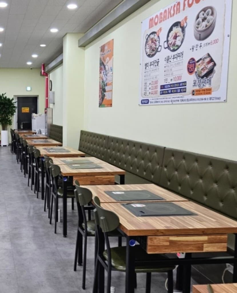 모박사 부대찌개 매장 내부