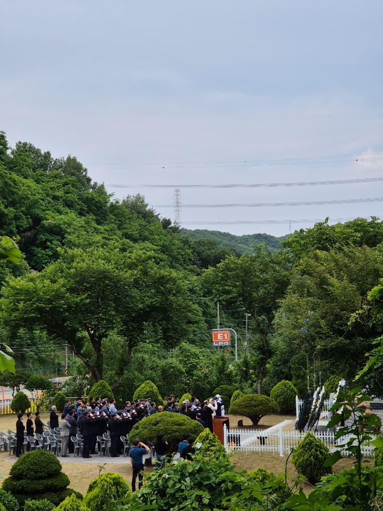 호국보훈의 달, 신창휴게소가 충혼탑 곁을 지키는 이유